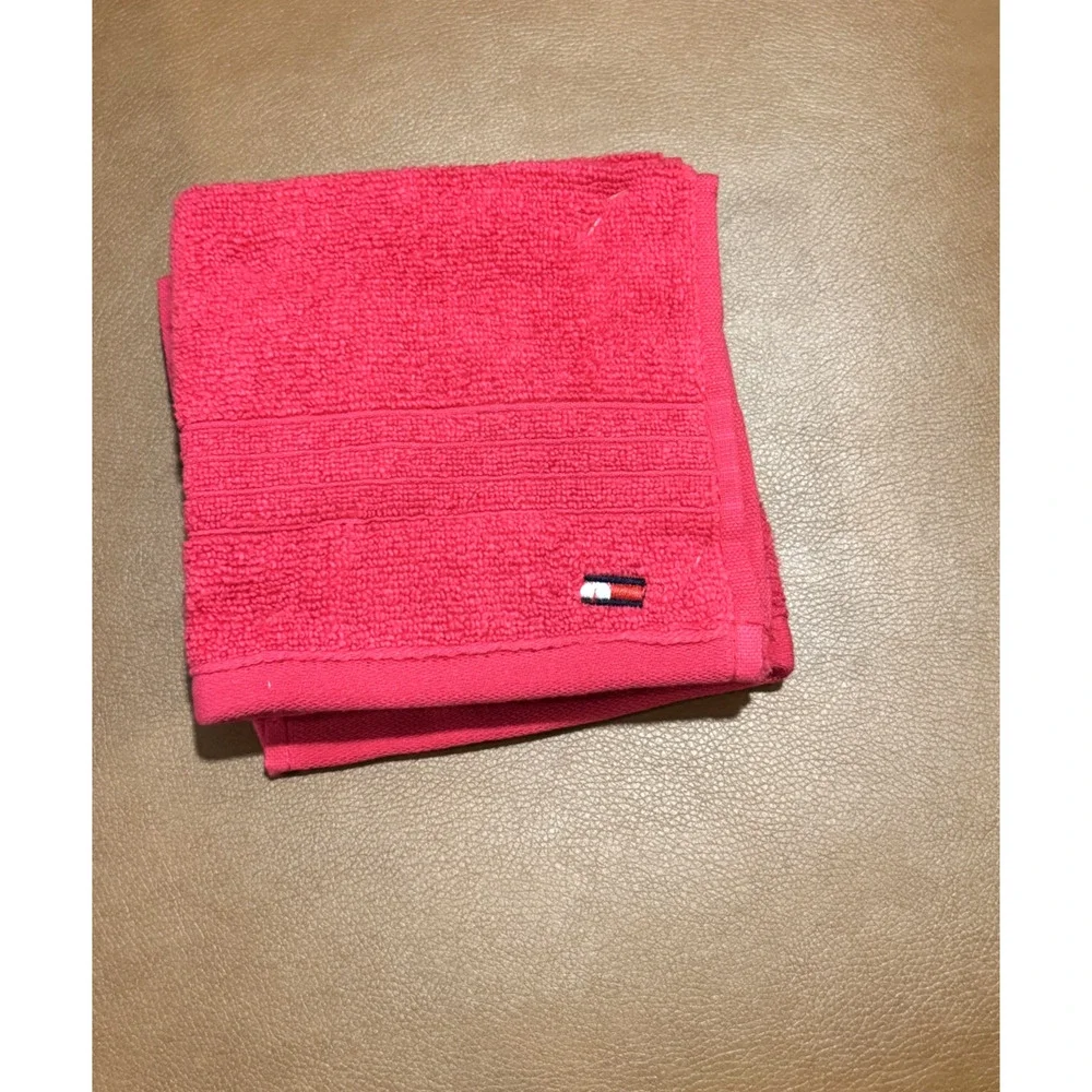 Tommy Hilfiger 4 Piece Wash Cloth Set Absorbent Cotton Hot Pink 13in X 13in